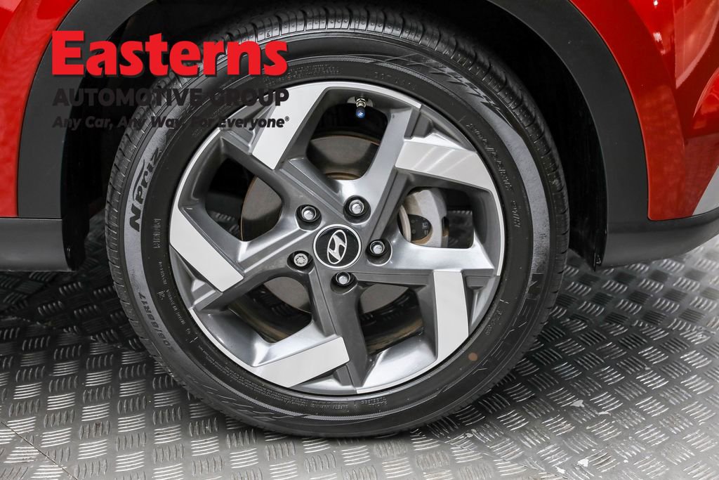 Used 2024 Hyundai Venue SEL image 31