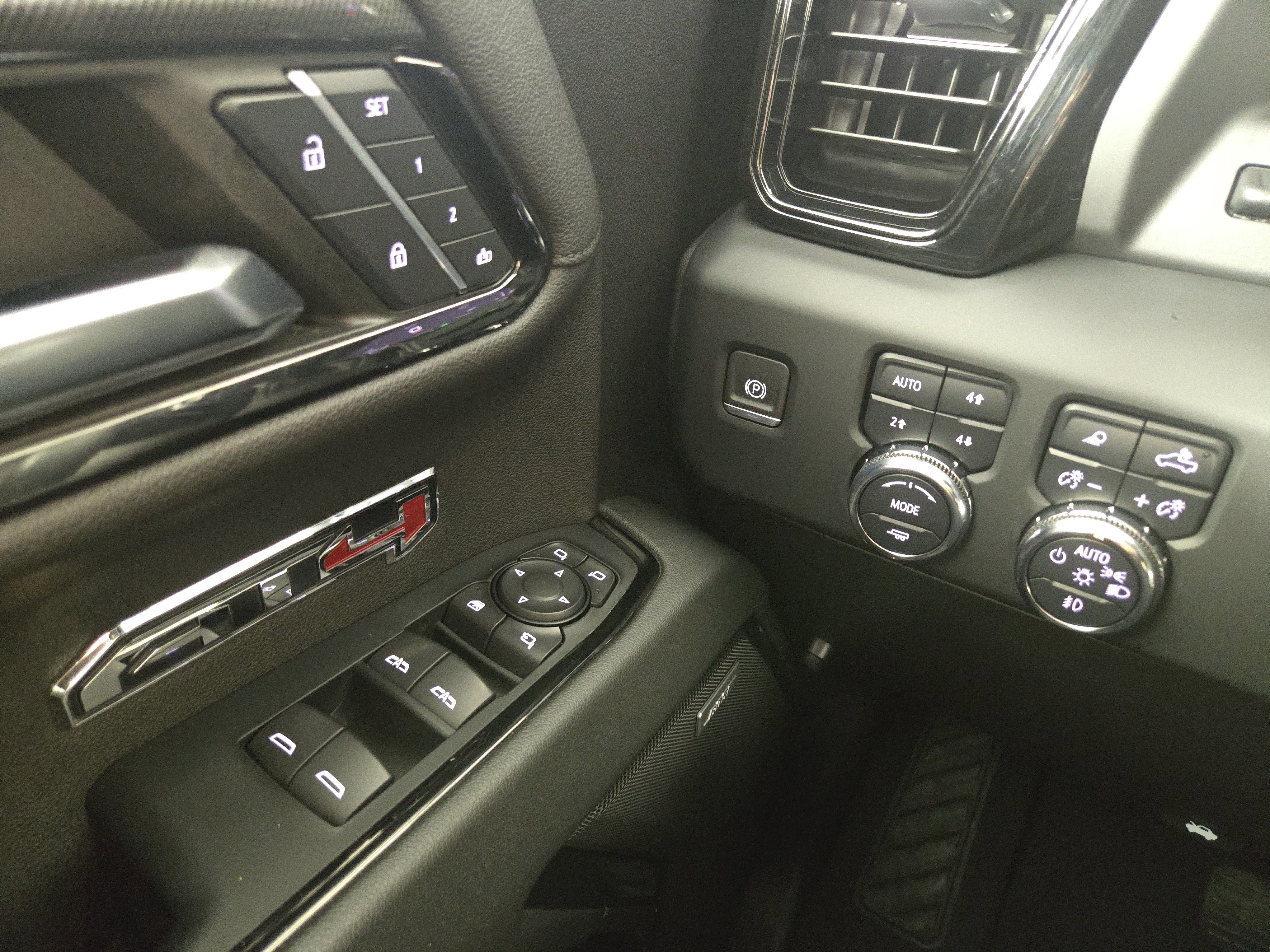 Certified 2023 GMC Sierra 1500 AT4 w/ Technology Package AWD/4WD image 27