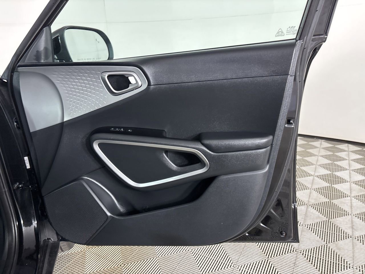 Used 2025 Kia Soul LX image 25