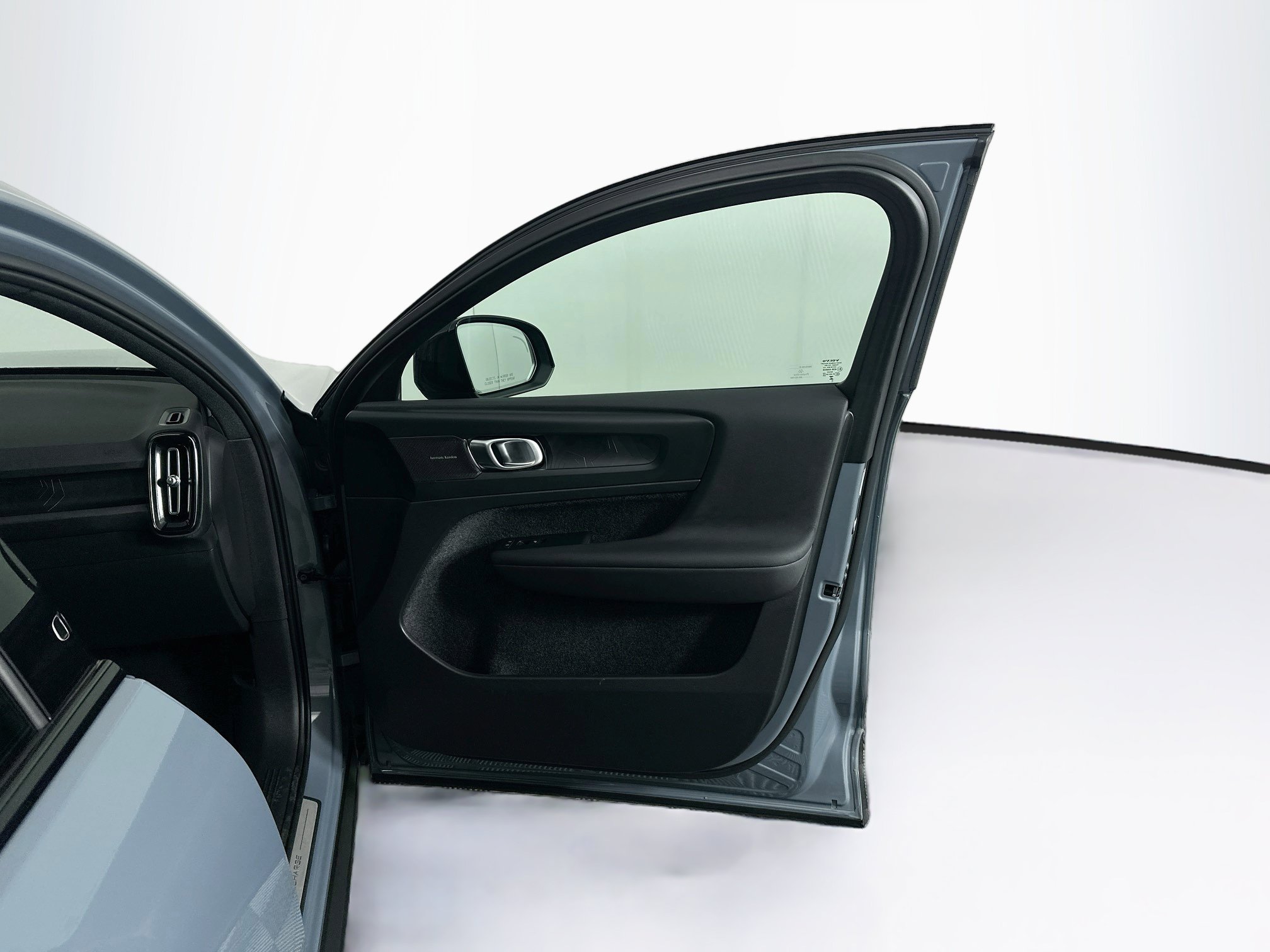 Used 2023 Volvo C40 P8 Recharge Ultimate w/ Protection Package Premier AWD/4WD image 35