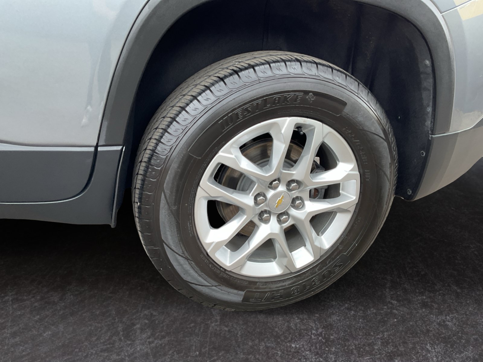Used 2019 Chevrolet Traverse LS FWD image 9