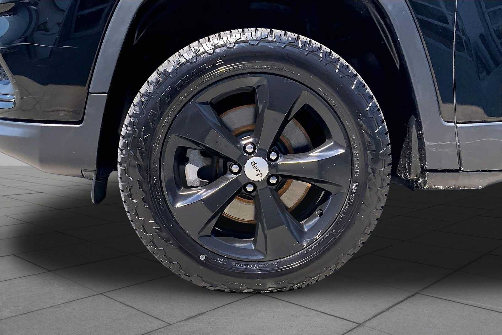 Used 2020 Jeep Cherokee Limited AWD/4WD image 11
