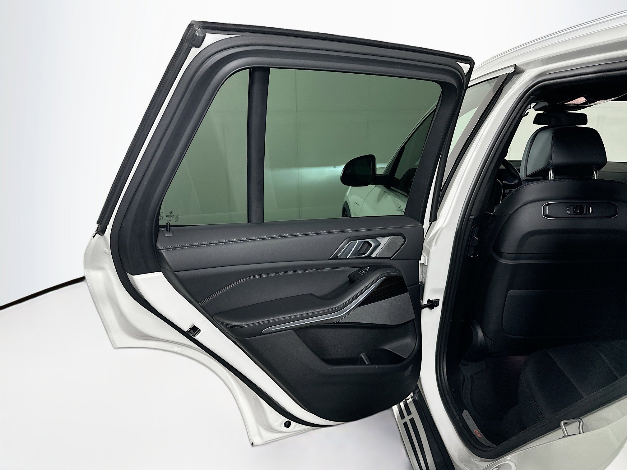 Used 2025 BMW X5 xDrive50e image 27