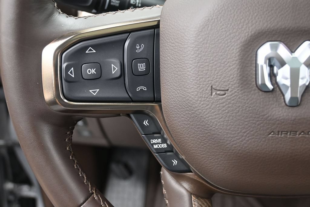 Used 2025 RAM 1500 Limited AWD/4WD image 29