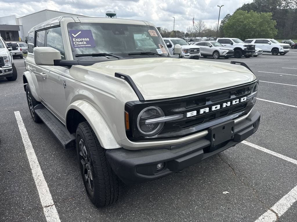 Used 2025 Ford Bronco Outer Banks image 2