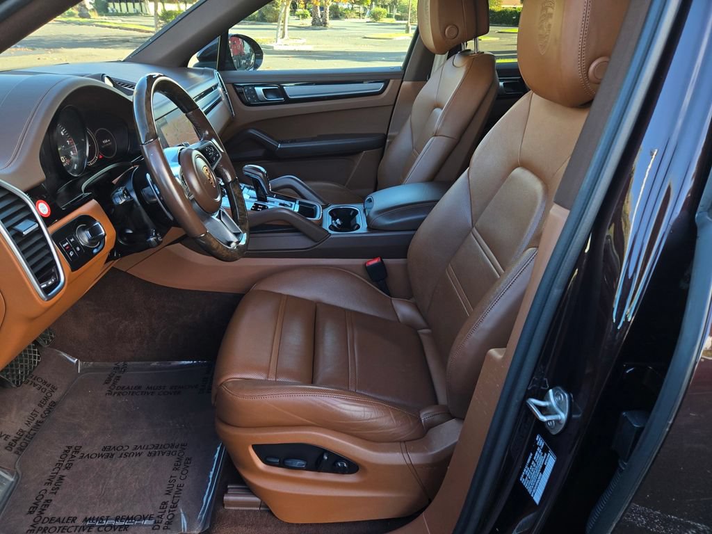 Used 2023 Porsche Cayenne Platinum Edition w/ Premium Package Plus (PIA) AWD/4WD image 25
