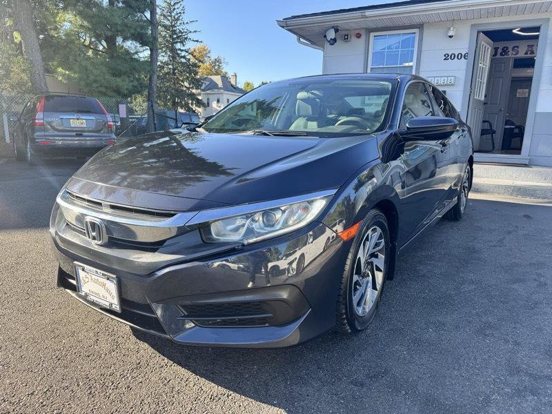 Used 2018 Honda Civic EX image 3