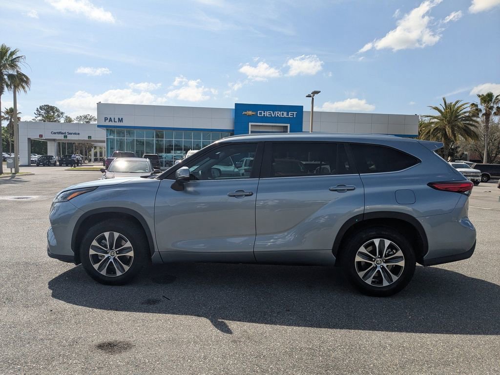 Used 2023 Toyota Highlander XLE image 6