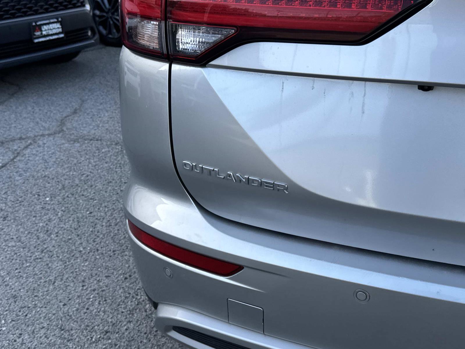 Used 2024 Mitsubishi Outlander AWD image 5