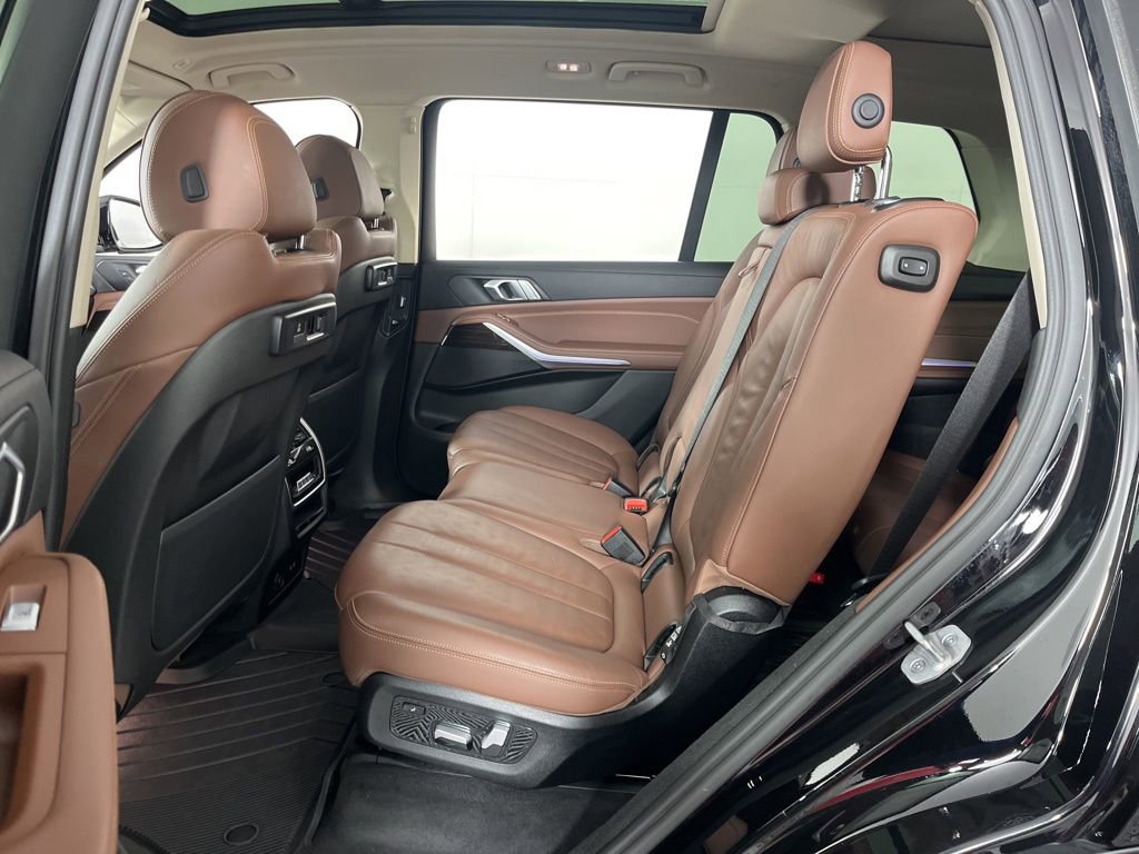 Used 2022 BMW X7 xDrive40i w/ Parking Assistance Package image 29