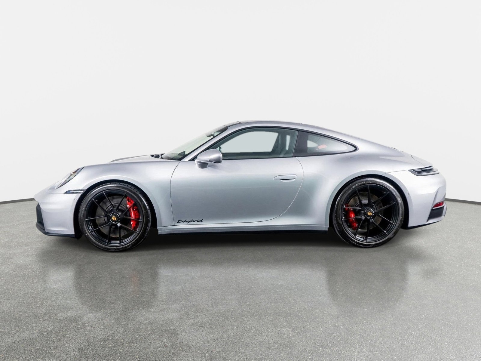 Used 2025 Porsche 911 Carrera GTS RWD image 16