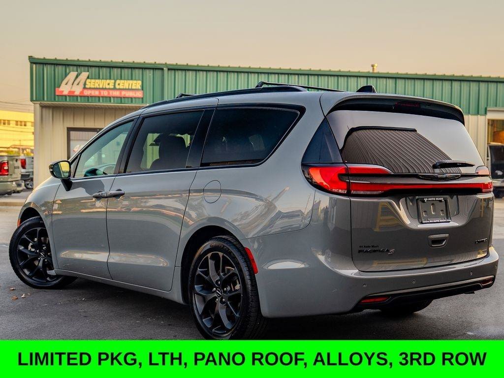 Used 2025 Chrysler Pacifica Limited FWD image 4