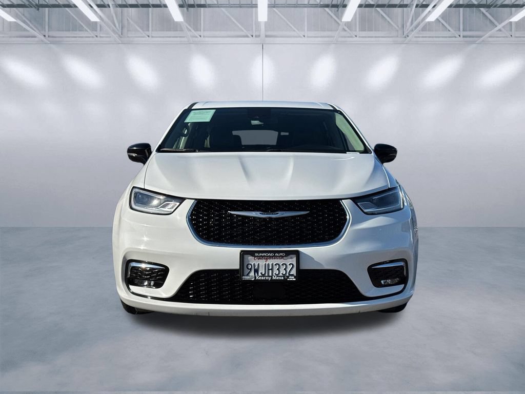 Used 2024 Chrysler Pacifica Limited FWD image 2