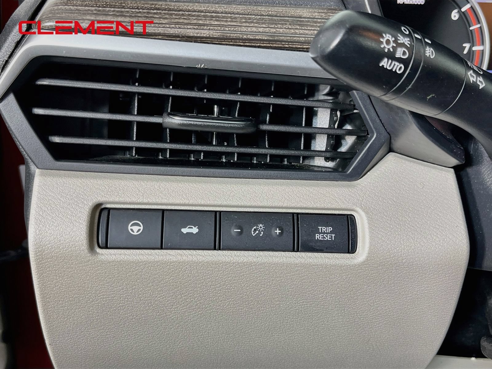 Used 2020 Nissan Altima 2.0 Platinum FWD image 12