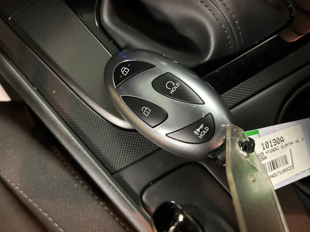Used 2025 Hyundai Elantra Sport image 20