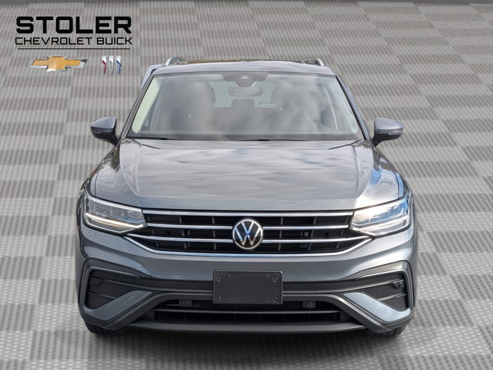 Used 2023 Volkswagen Tiguan SE w/ Panoramic Sunroof Package image 8
