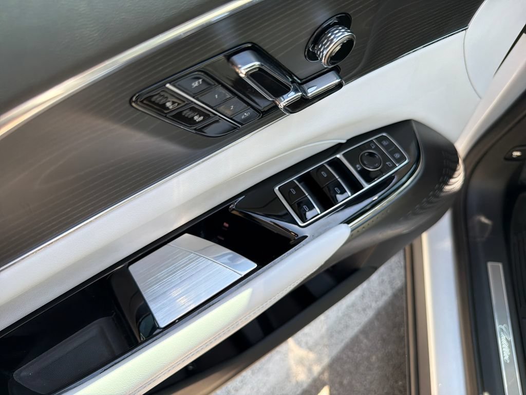Used 2024 Cadillac Lyriq Luxury AWD/4WD image 18