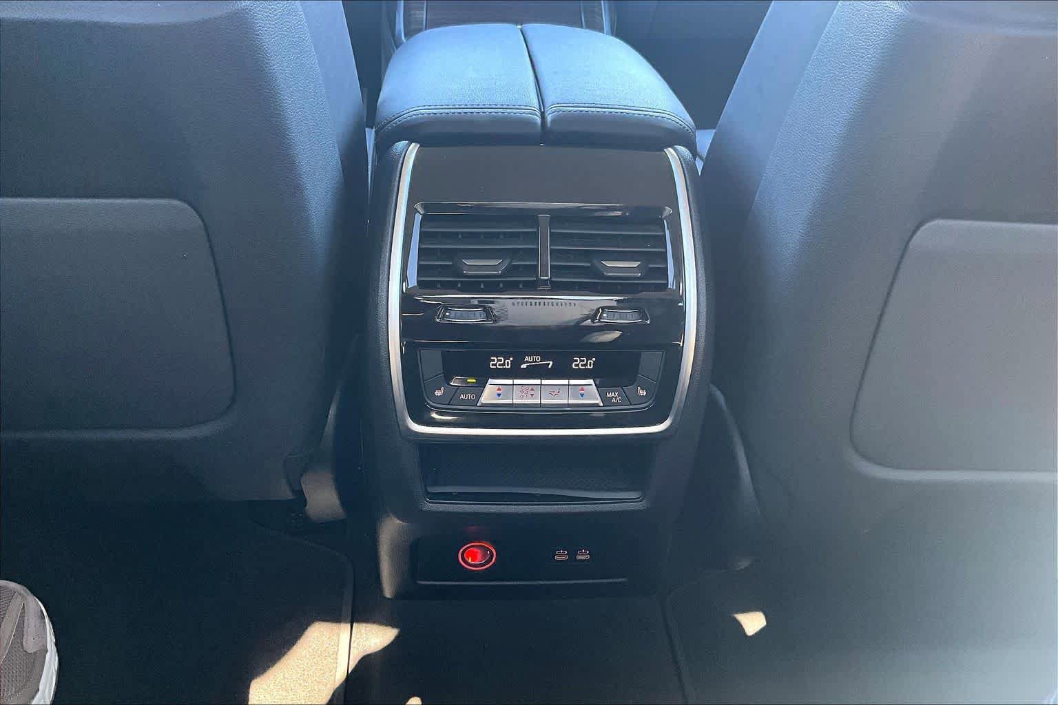 Used 2024 BMW X7 xDrive40i AWD/4WD image 34