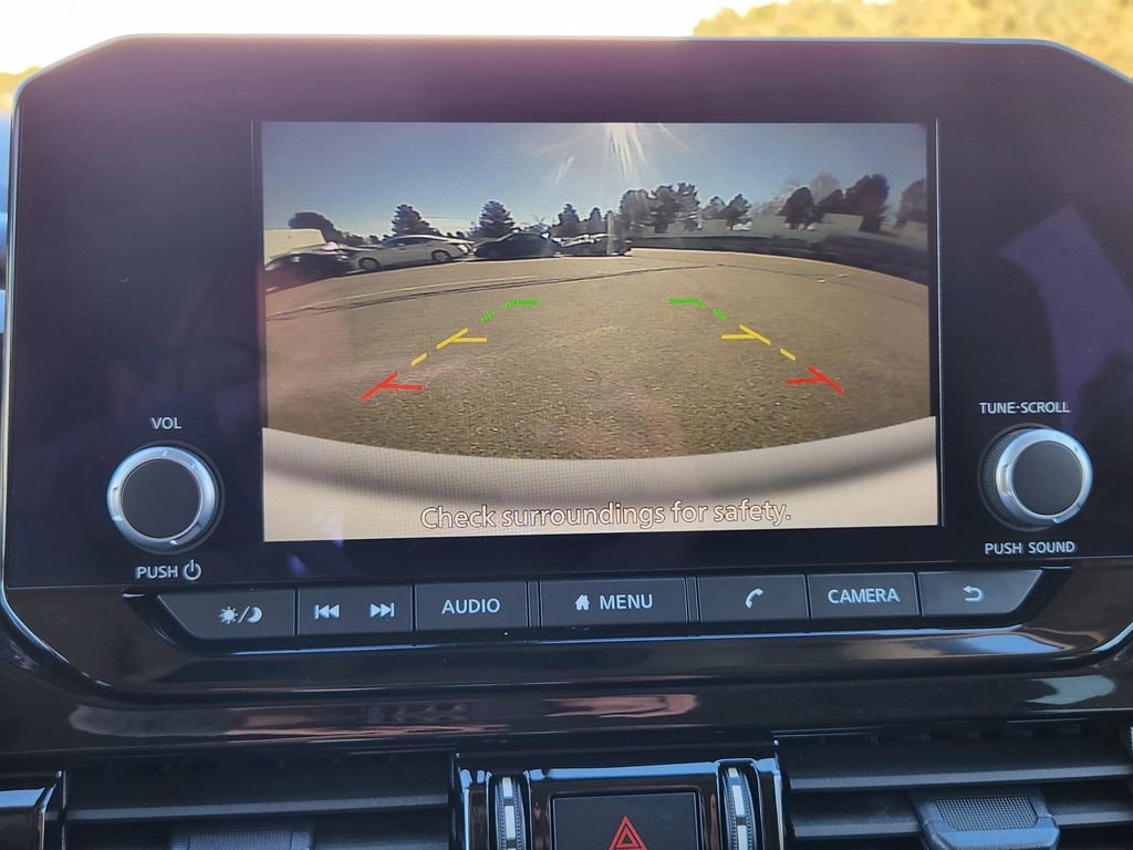 Used 2025 Nissan Pathfinder SV image 23