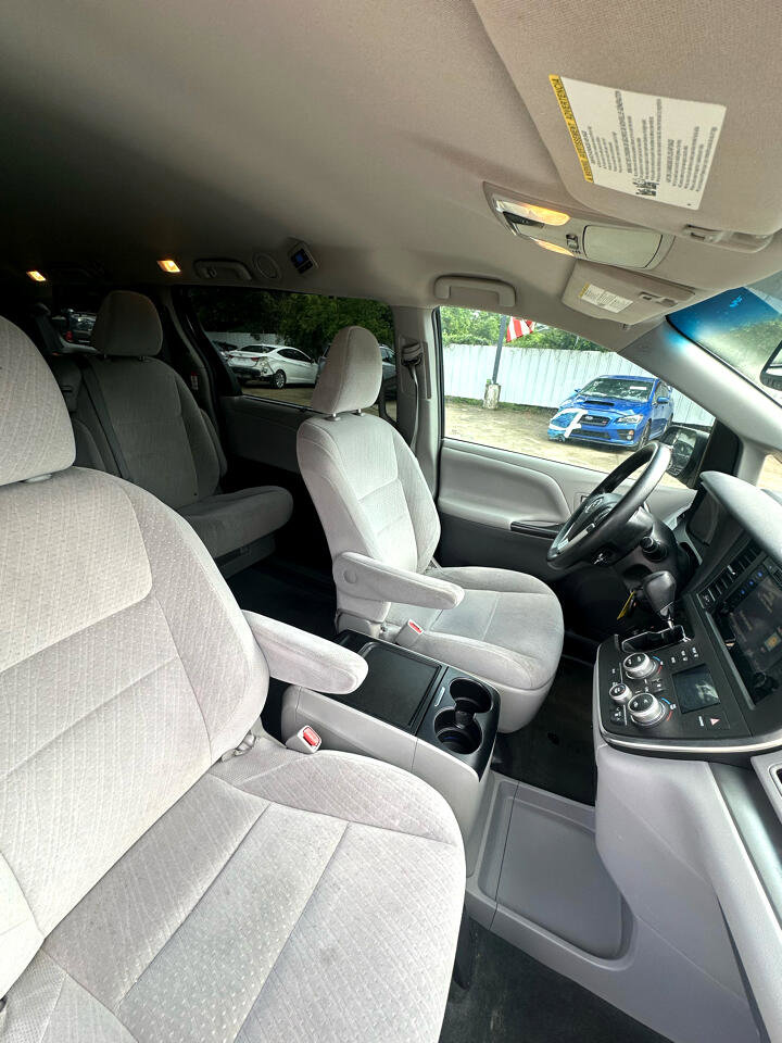 Used 2015 Toyota Sienna LE image 13