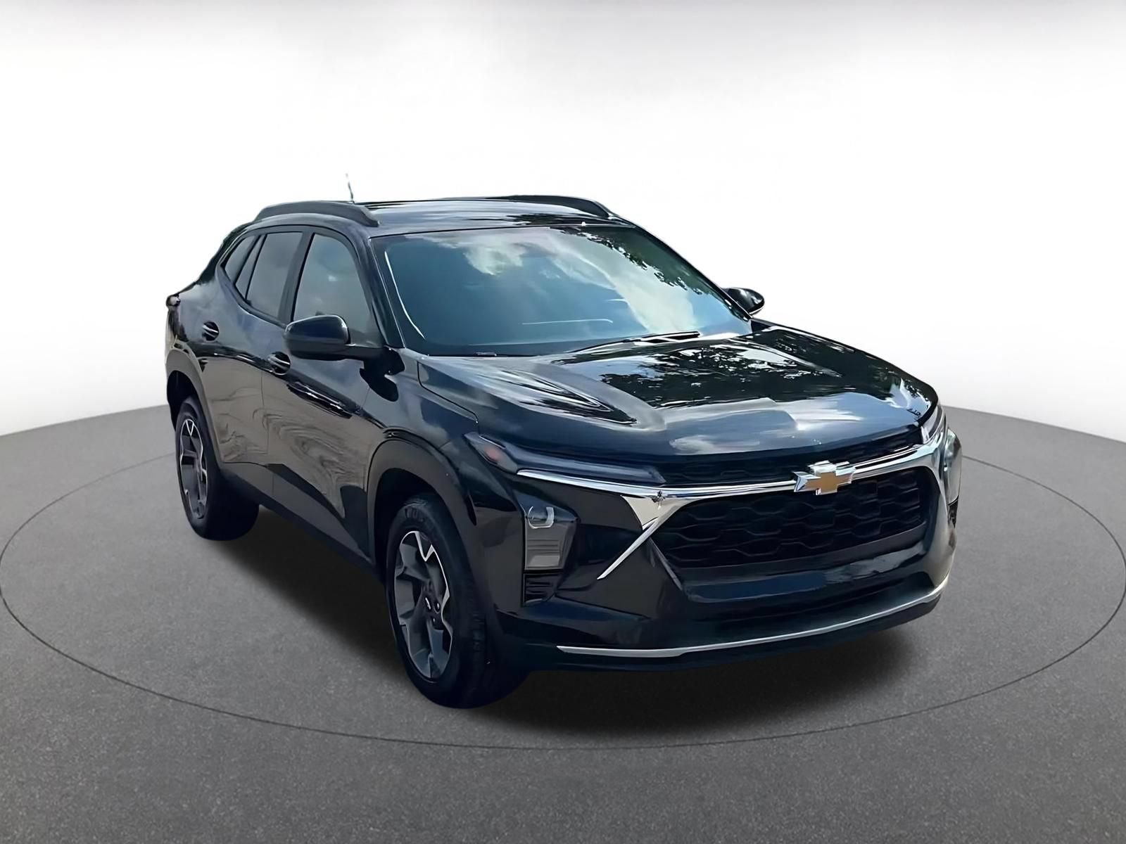 Used 2025 Chevrolet Trax LT w/ LT Convenience Package FWD image 3
