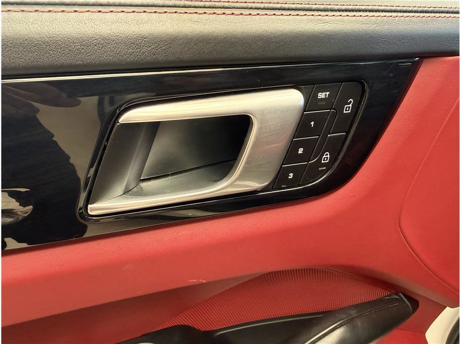 Used 2022 Porsche Cayenne E-Hybrid w/ Premium Plus Package image 45