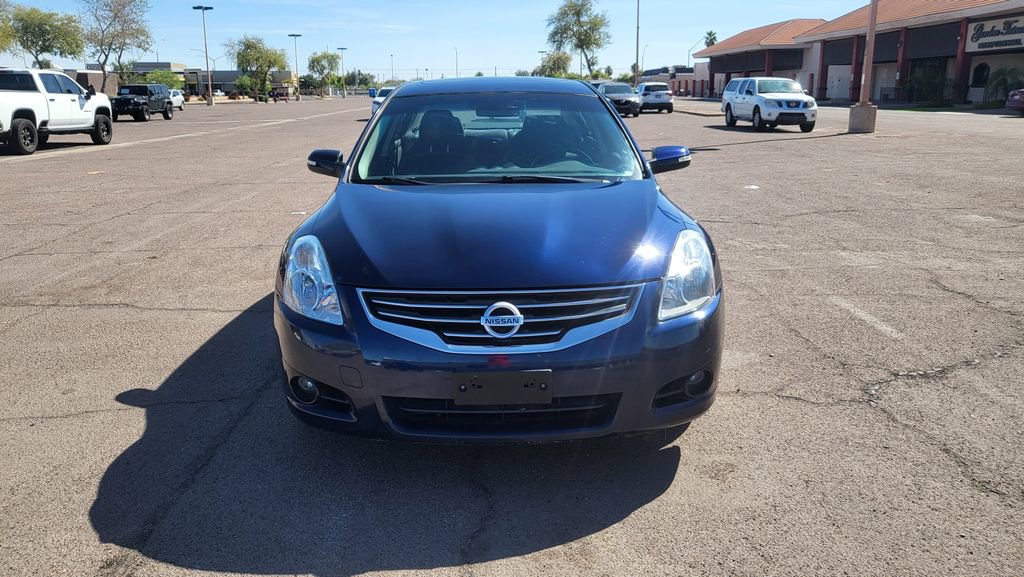 Used 2011 Nissan Altima 3.5 SR w/ Sport Pkg image 3