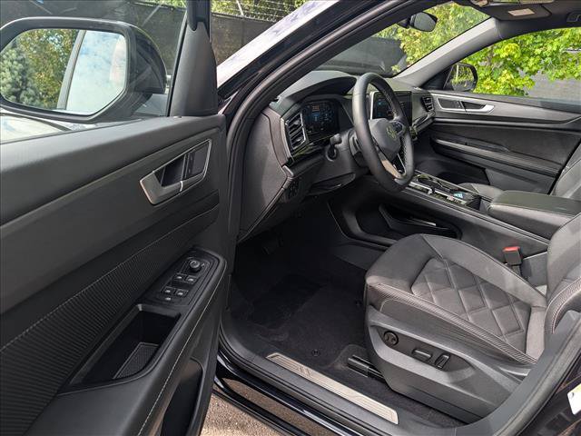 Used 2024 Volkswagen Atlas Cross Sport SE AWD/4WD image 28