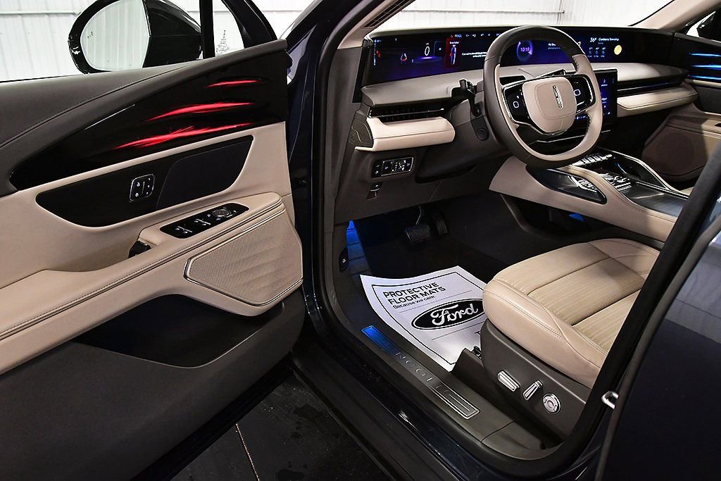 Used 2024 Lincoln Nautilus Reserve image 14