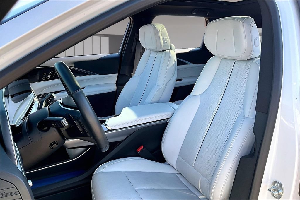 Used 2024 Cadillac Lyriq Luxury AWD/4WD image 27