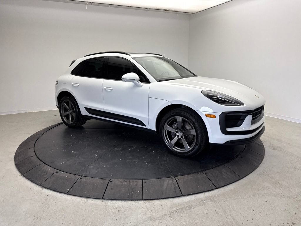 Certified 2024 Porsche Macan AWD/4WD image 9