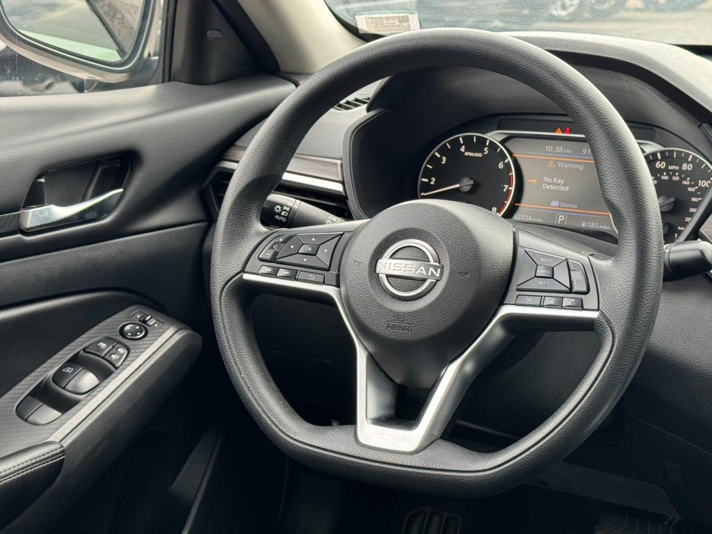 Used 2024 Nissan Altima 2.5 SV FWD image 12