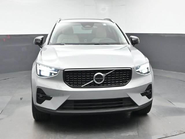 Used 2026 Volvo XC40 B5 Plus AWD/4WD image 2