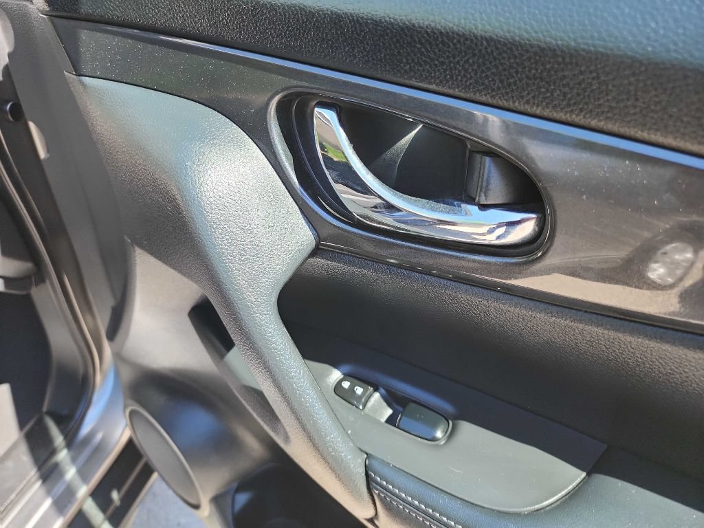 Used 2018 Nissan Rogue S FWD image 32