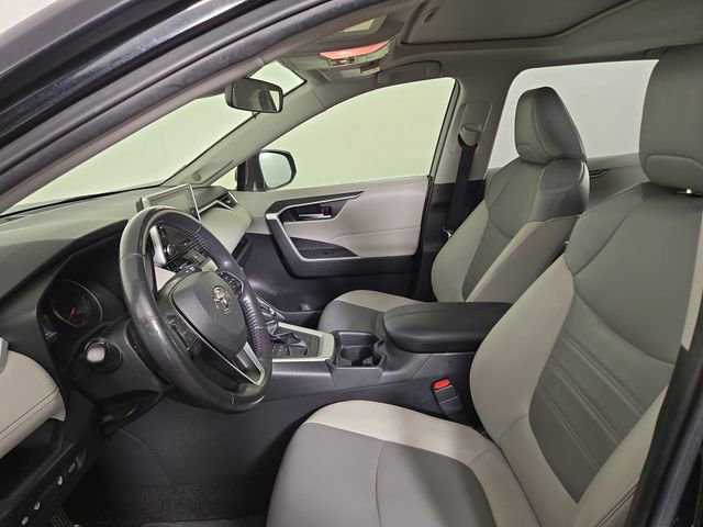 Used 2020 Toyota RAV4 XLE Premium image 13