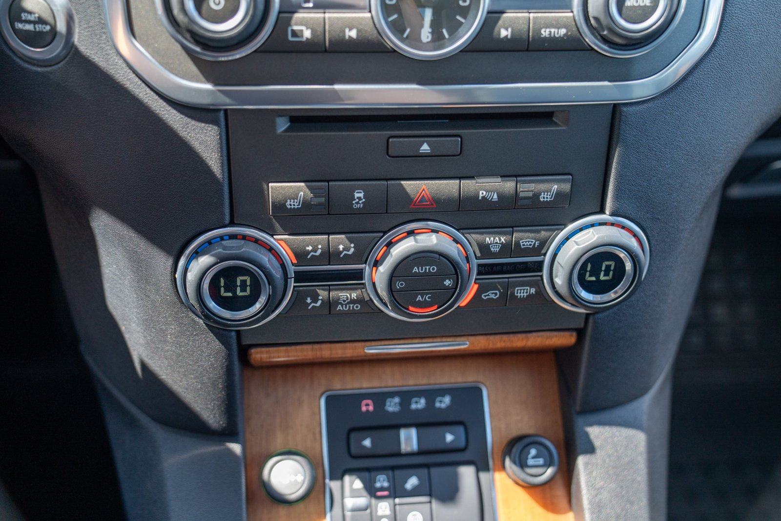 Used 2014 Land Rover LR4 HSE AWD/4WD image 19