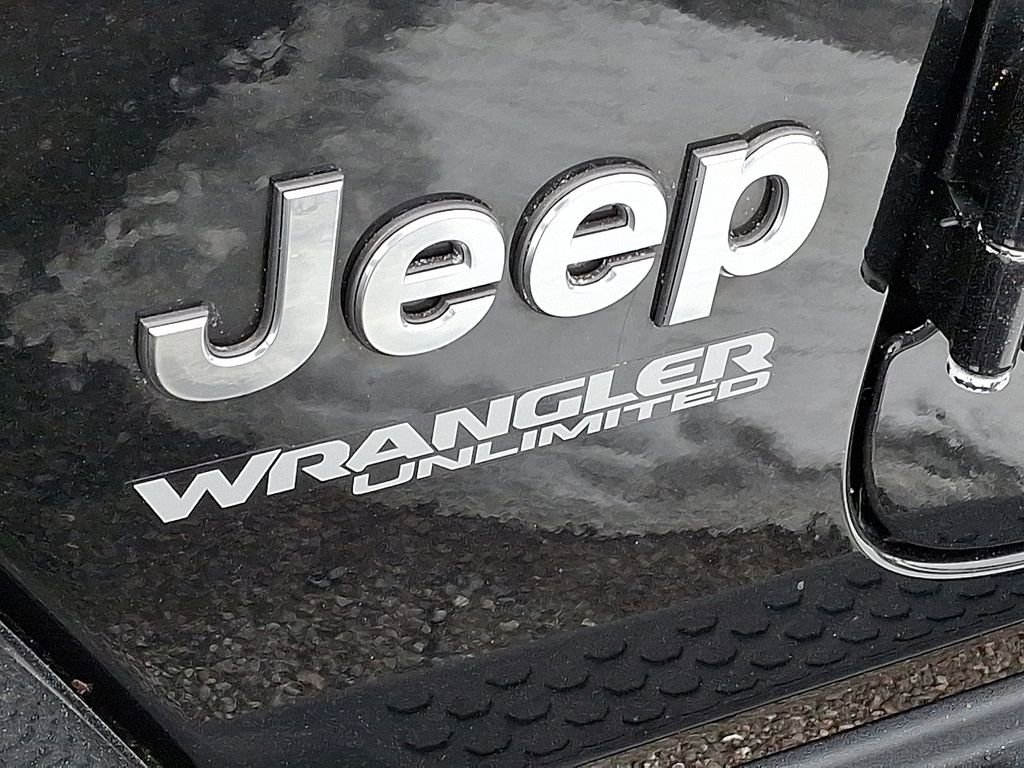 Used 2022 Jeep Wrangler Unlimited Sahara w/ LED Lighting Group image 32