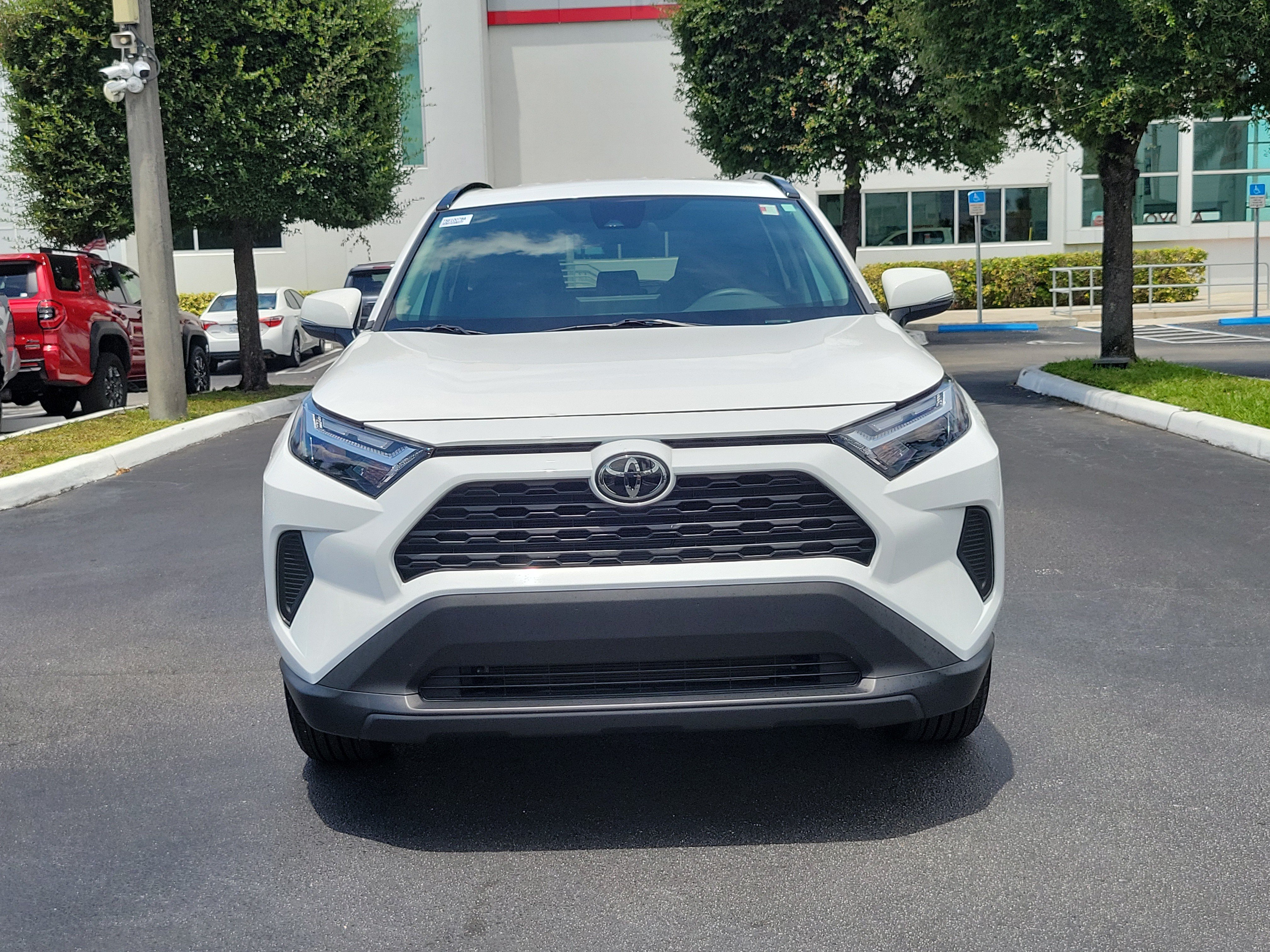 Used 2024 Toyota RAV4 XLE AWD/4WD image 4