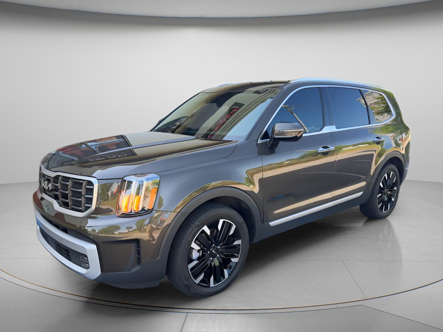 Used 2024 Kia Telluride SX FWD image 2