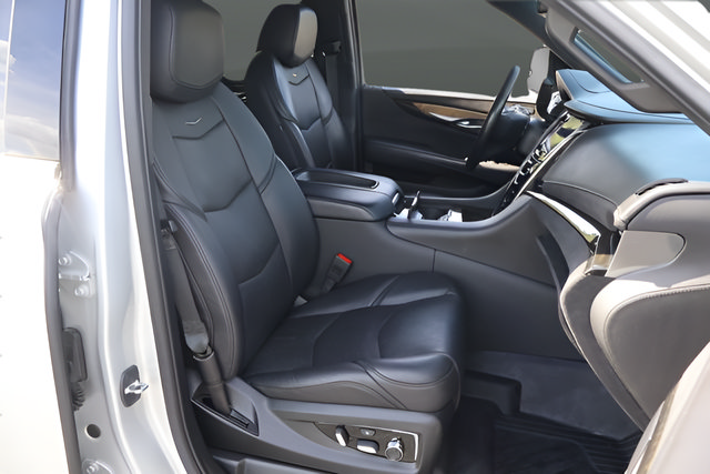 Used 2020 Cadillac Escalade Platinum AWD/4WD image 24