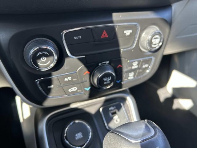 Used 2021 Jeep Compass Latitude image 34