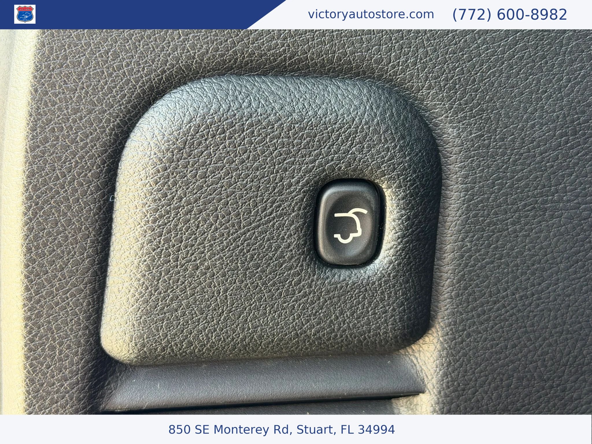 Used 2016 Jeep Grand Cherokee SRT AWD/4WD image 18