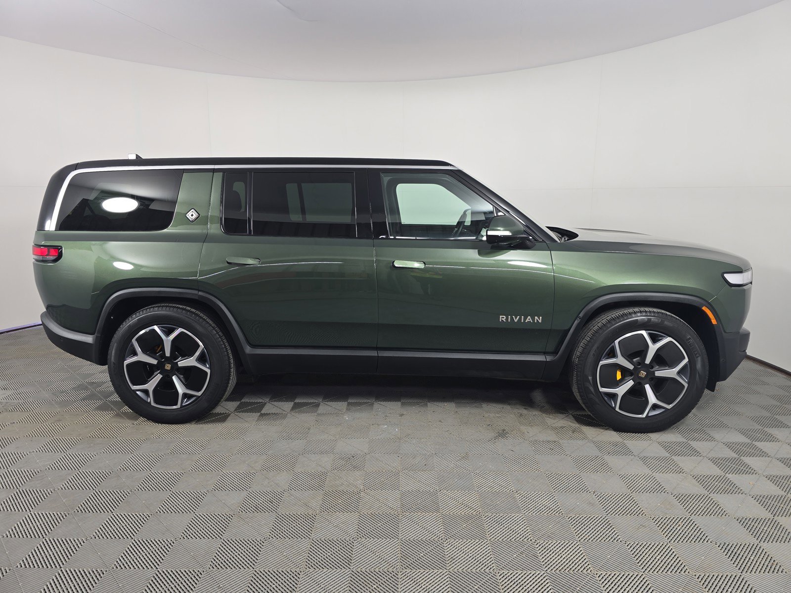 Used 2024 Rivian R1S Adventure AWD/4WD image 6