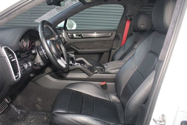 Used 2021 Porsche Cayenne GTS w/ Premium Package image 5