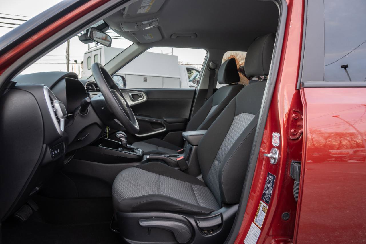 Used 2024 Kia Soul LX w/ Option Group 015 FWD image 18