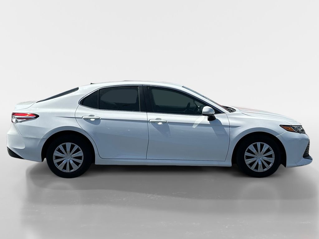 Used 2018 Toyota Camry LE FWD image 6