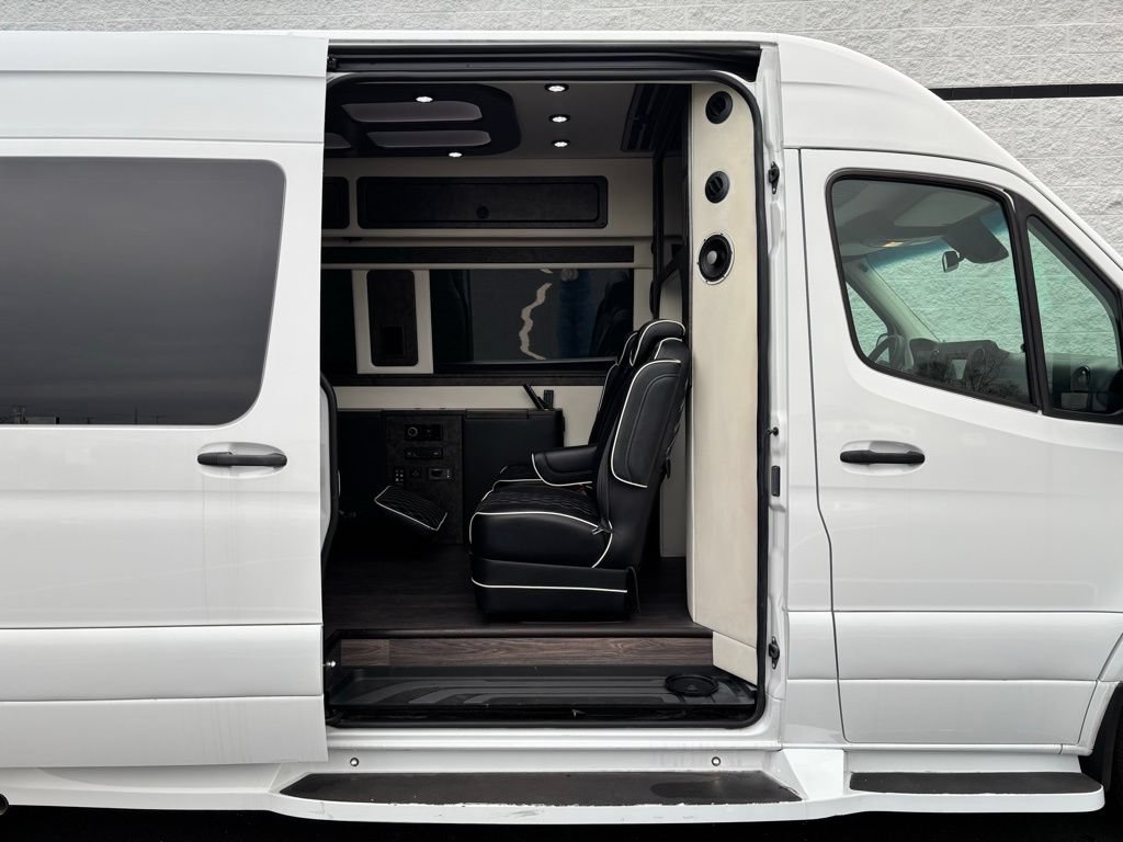 Used 2019 Mercedes-Benz Sprinter 170 w/ Driver Convenience Package image 8