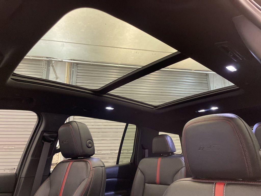 Used 2025 Chevrolet Traverse RS w/ LPO, Floor Liner Package image 16