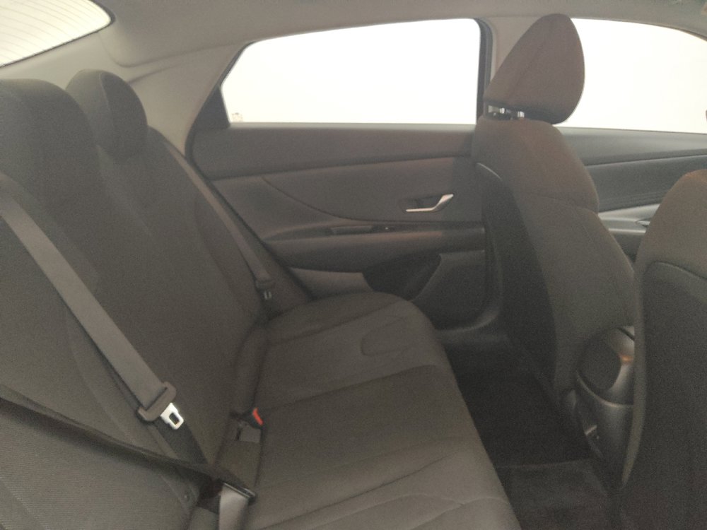 Used 2025 Hyundai Elantra SE FWD image 19