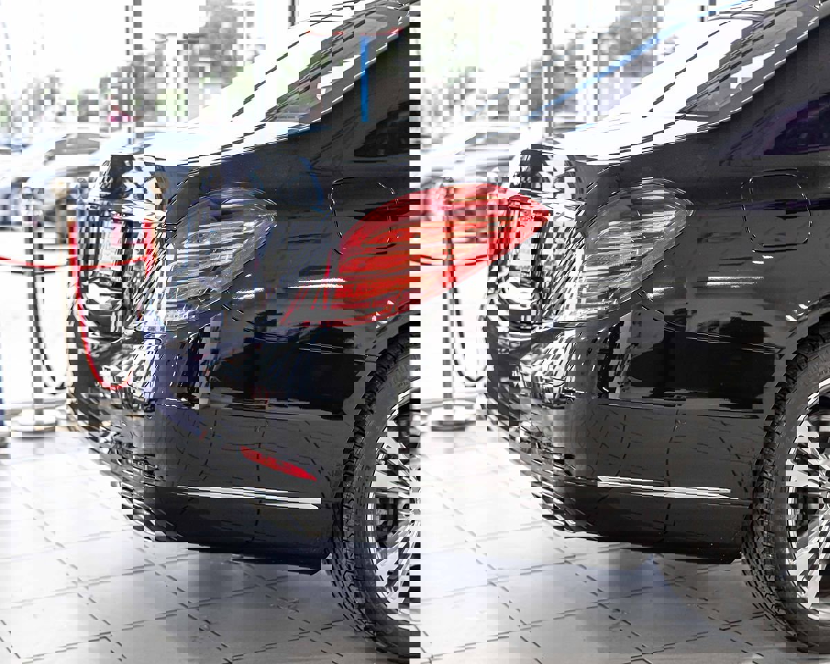 Used 2017 Mercedes-Benz S 550e Sedan w/ Premium Package image 13